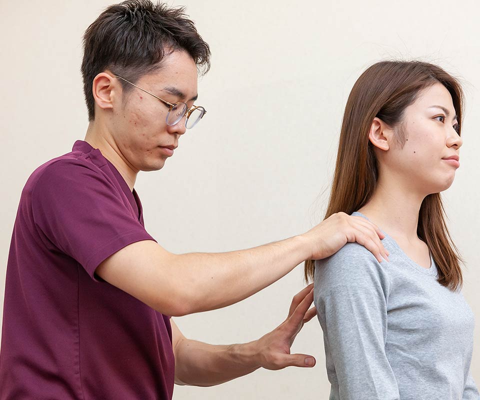 後ろから施術
